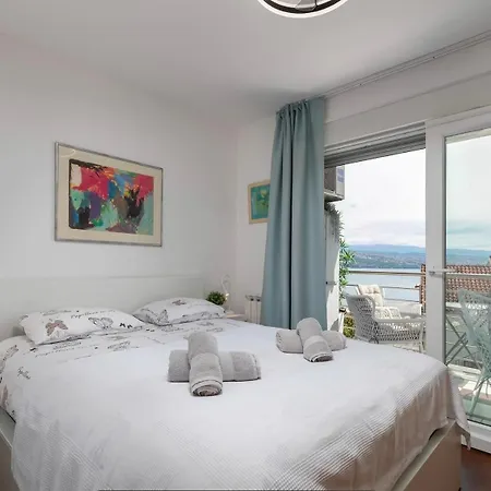 Apartman Old Lady *